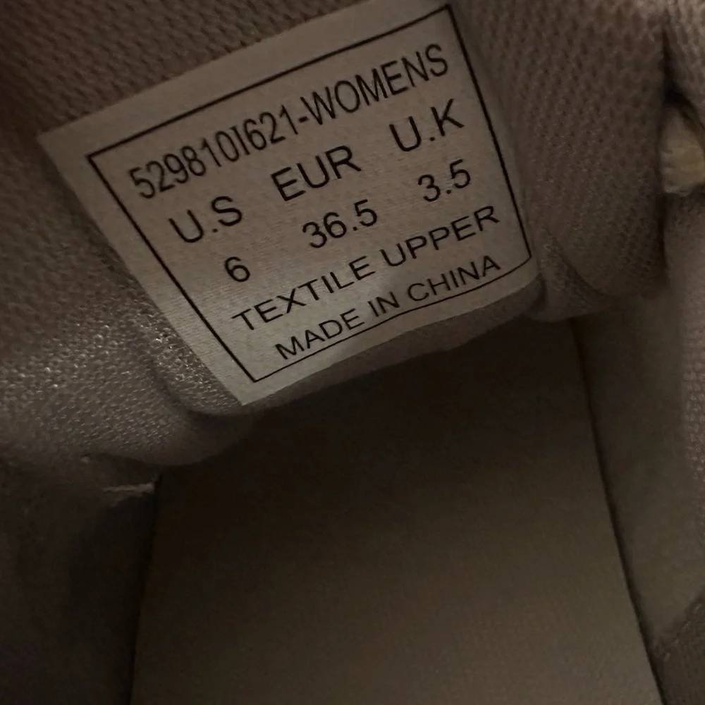 SOLD - Levi’s Grey Leaf Print Lace Up Sneakers - Picture 3 of 7